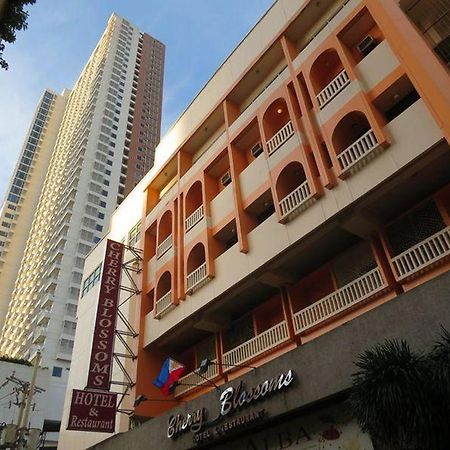 Cherry Blossoms Hotel Manila Eksteriør bilde