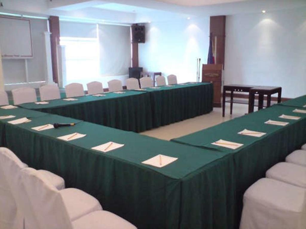 Cherry Blossoms Hotel Manila Eksteriør bilde