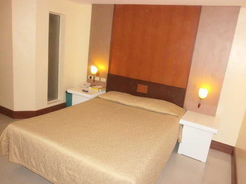 Cherry Blossoms Hotel Manila Eksteriør bilde