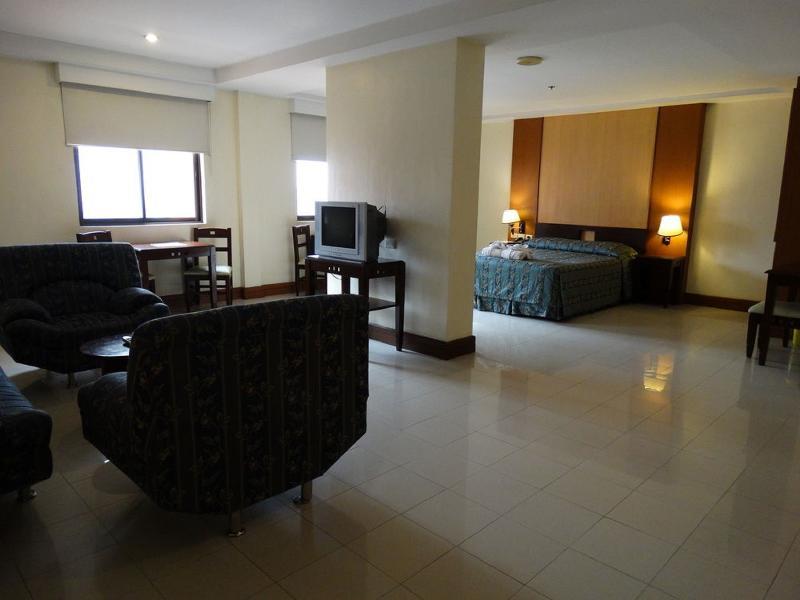 Cherry Blossoms Hotel Manila Eksteriør bilde