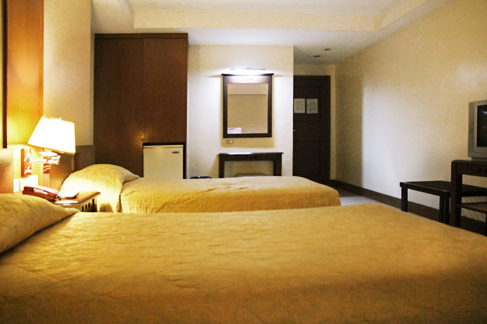 Cherry Blossoms Hotel Manila Eksteriør bilde