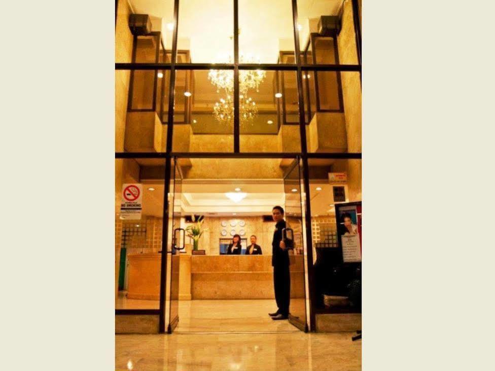 Cherry Blossoms Hotel Manila Eksteriør bilde