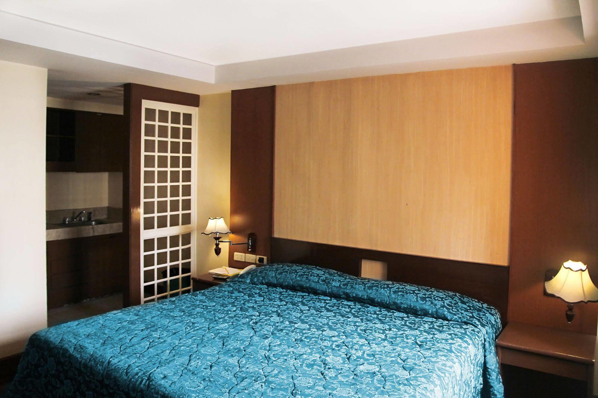Cherry Blossoms Hotel Manila Eksteriør bilde