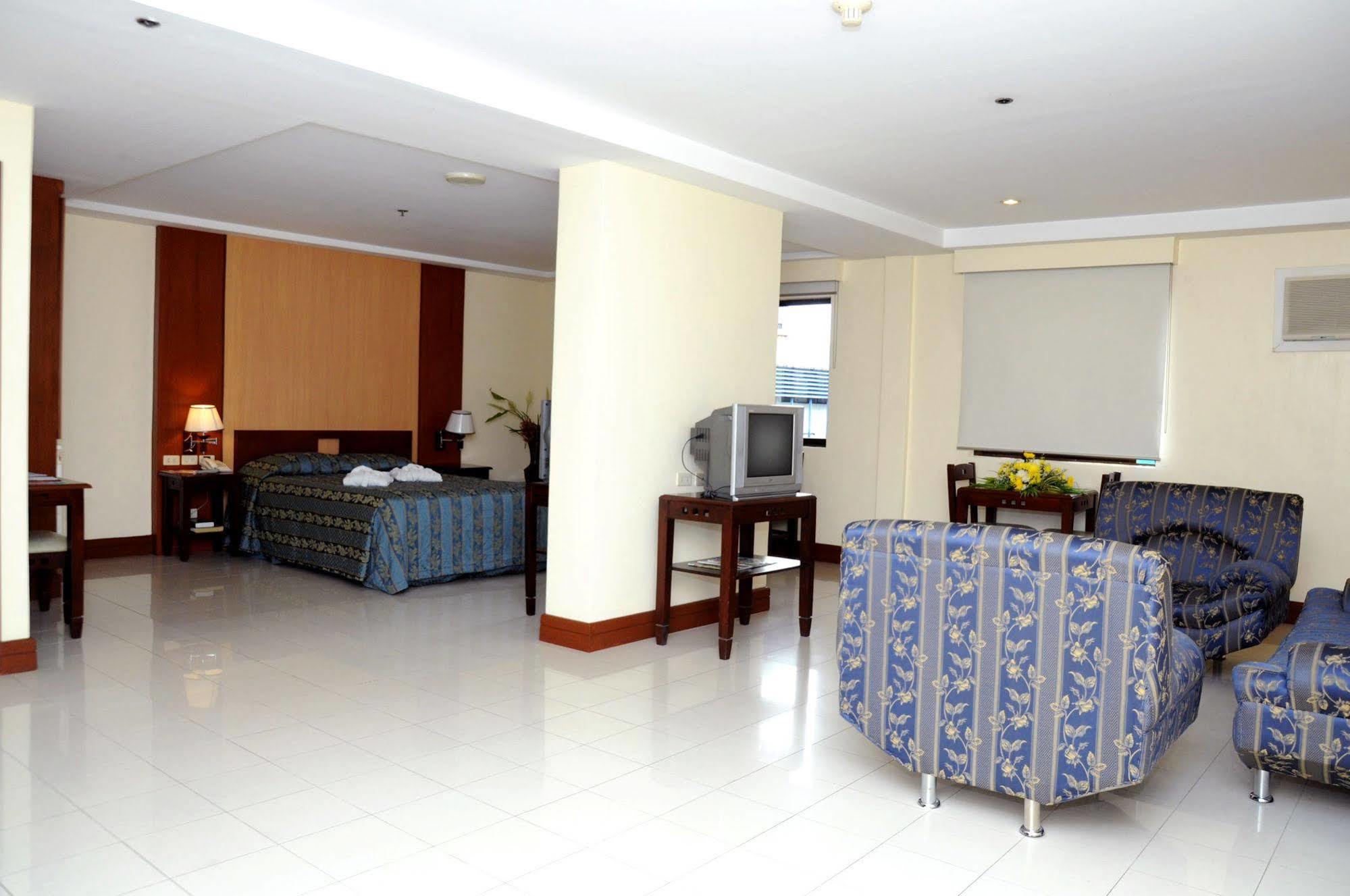 Cherry Blossoms Hotel Manila Eksteriør bilde