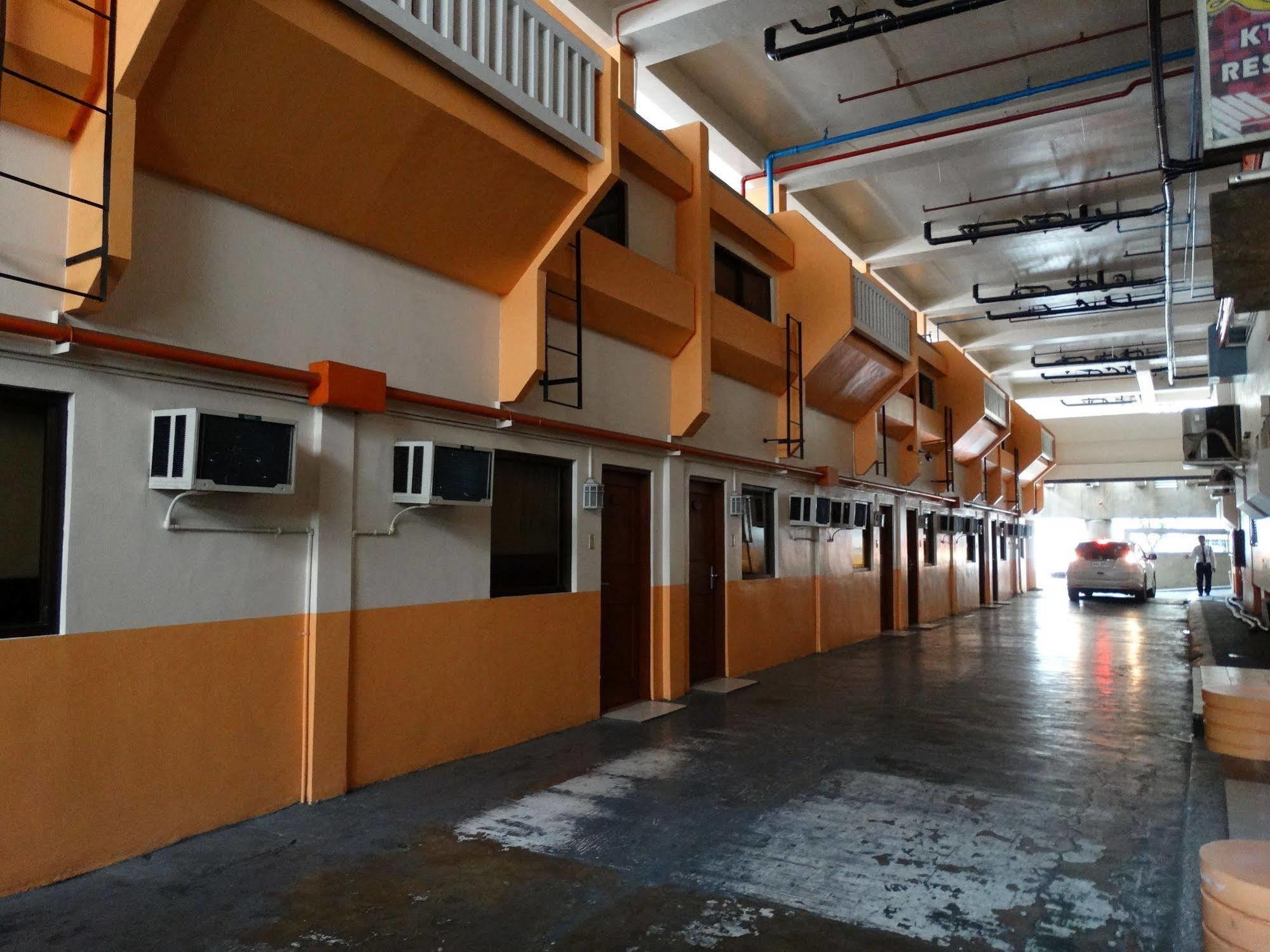 Cherry Blossoms Hotel Manila Eksteriør bilde