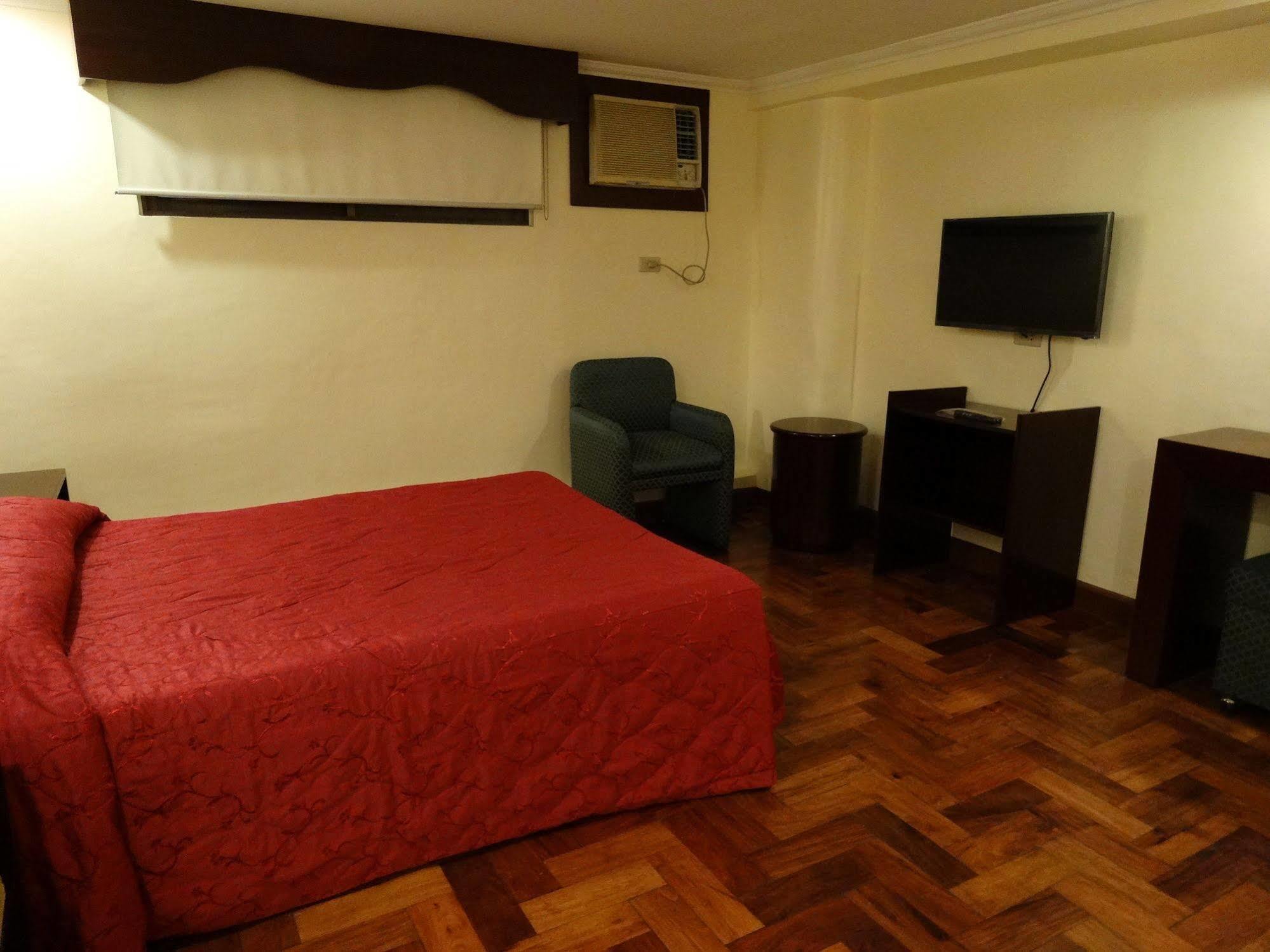 Cherry Blossoms Hotel Manila Eksteriør bilde
