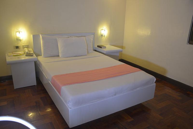 Cherry Blossoms Hotel Manila Eksteriør bilde