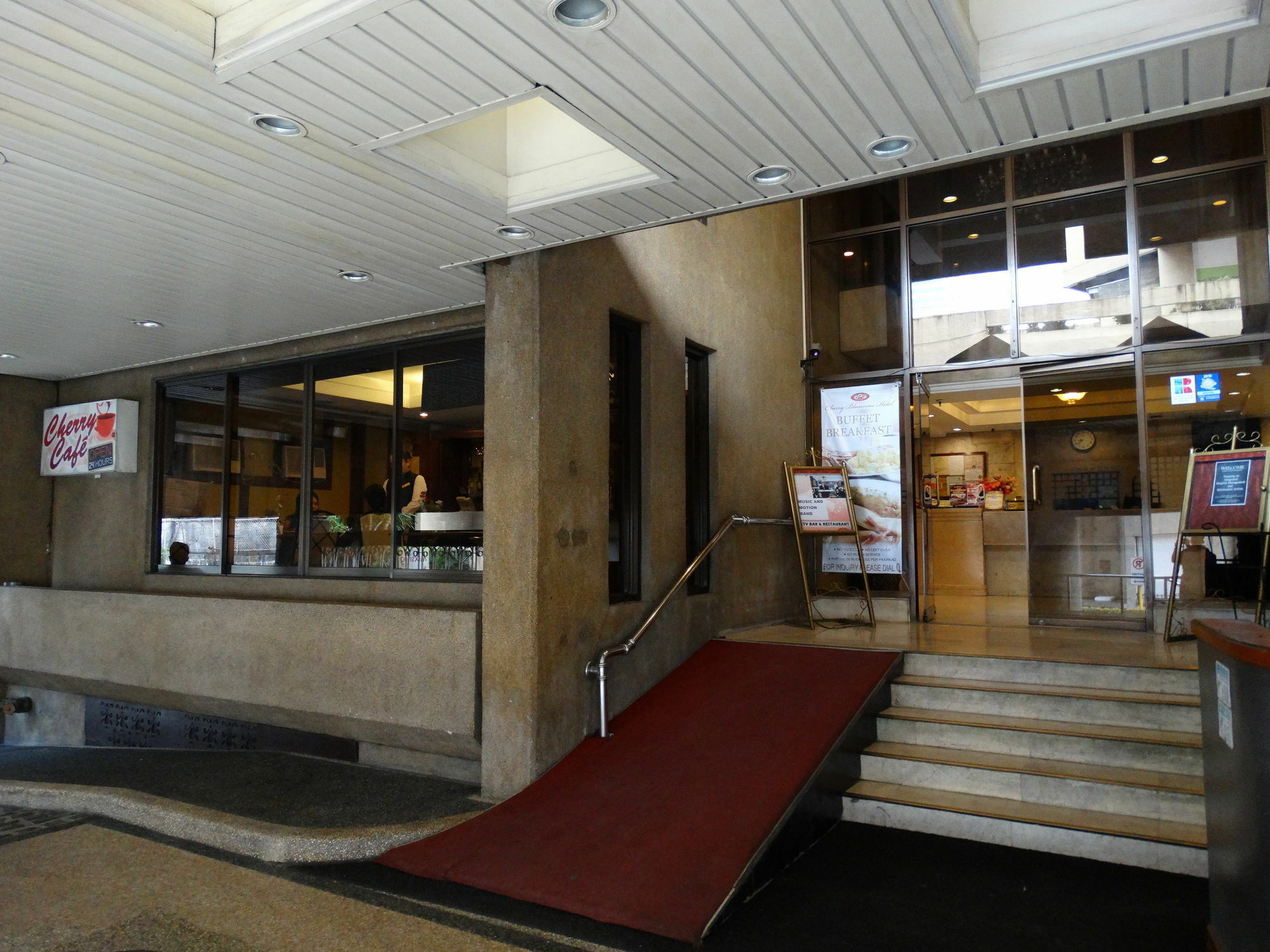 Cherry Blossoms Hotel Manila Eksteriør bilde